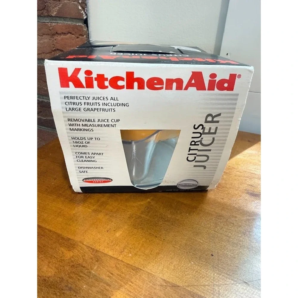NOS KitchenAid Citrus Juicer,Clear Measuring Cup,Yellow Top 18oz Dishwasher Safe